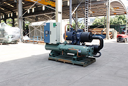 對(duì)員工好一點(diǎn)，恒星推薦給車間安裝一臺(tái)螺桿冷水機(jī)